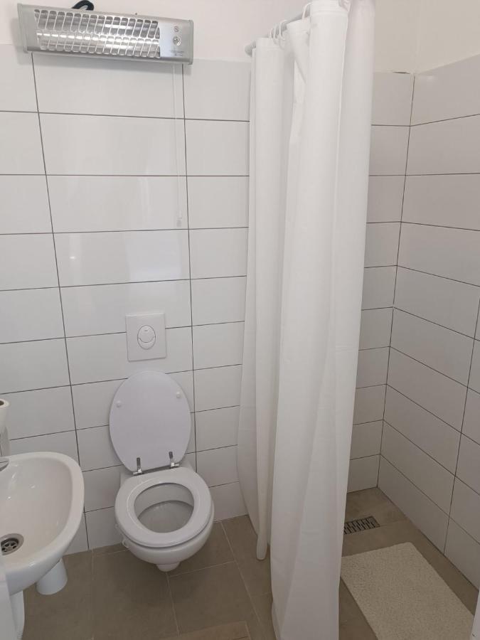 Studio Apartman Brletic Tounj Exteriör bild