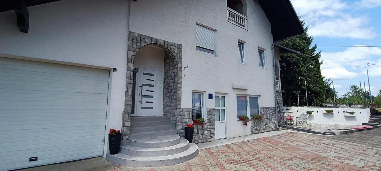 Studio Apartman Brletic Tounj Exteriör bild
