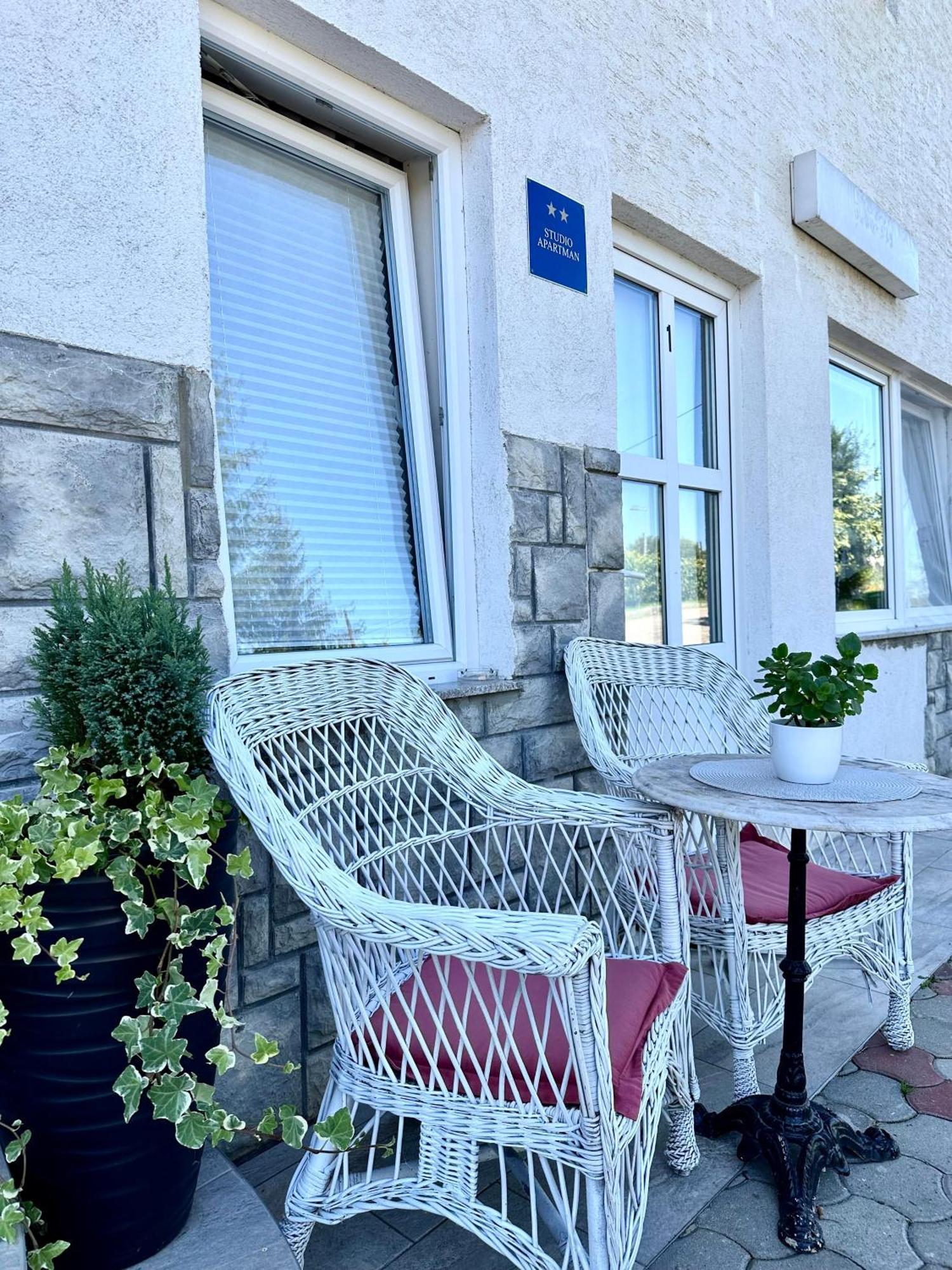 Studio Apartman Brletic Tounj Exteriör bild