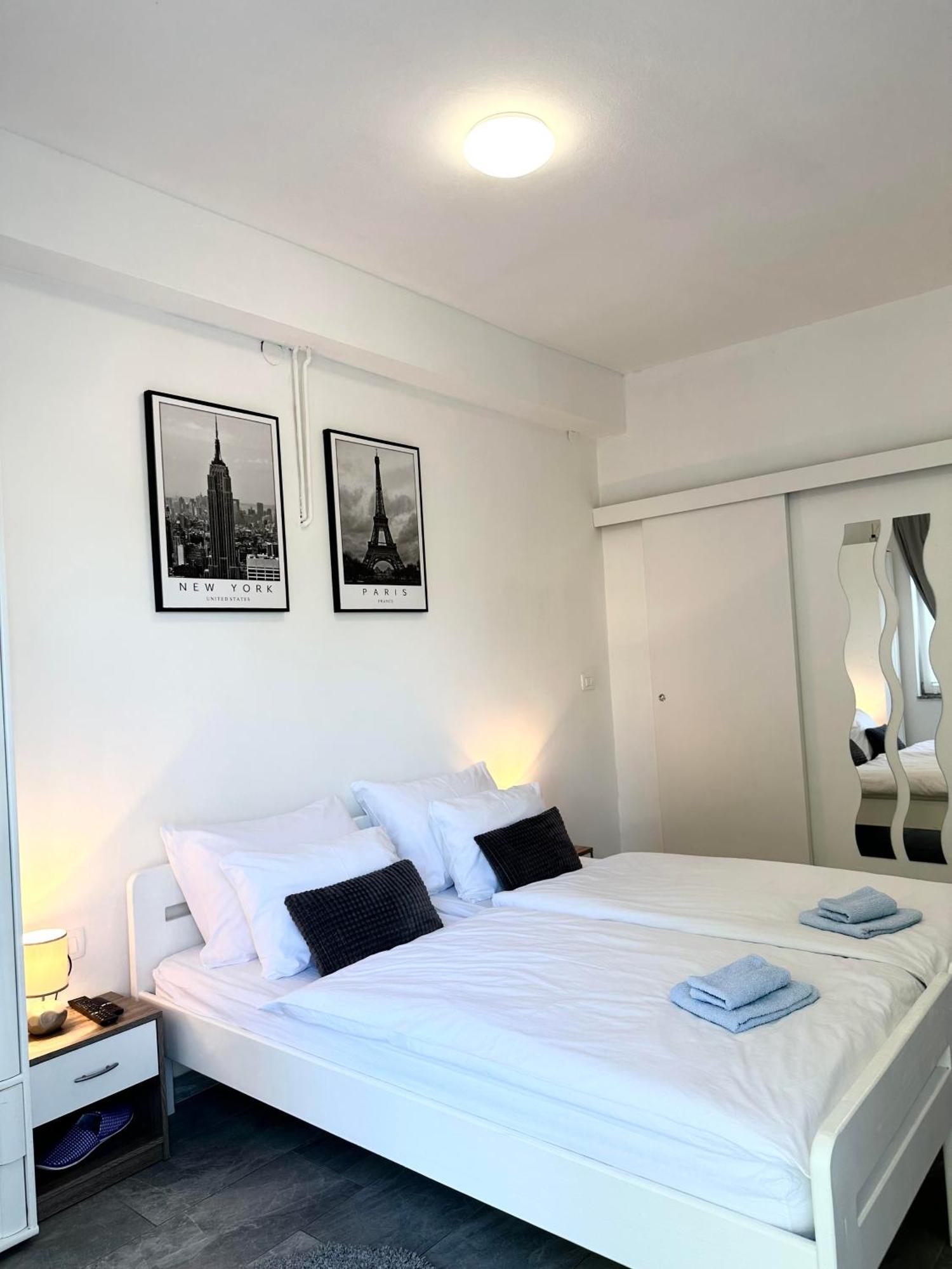 Studio Apartman Brletic Tounj Exteriör bild